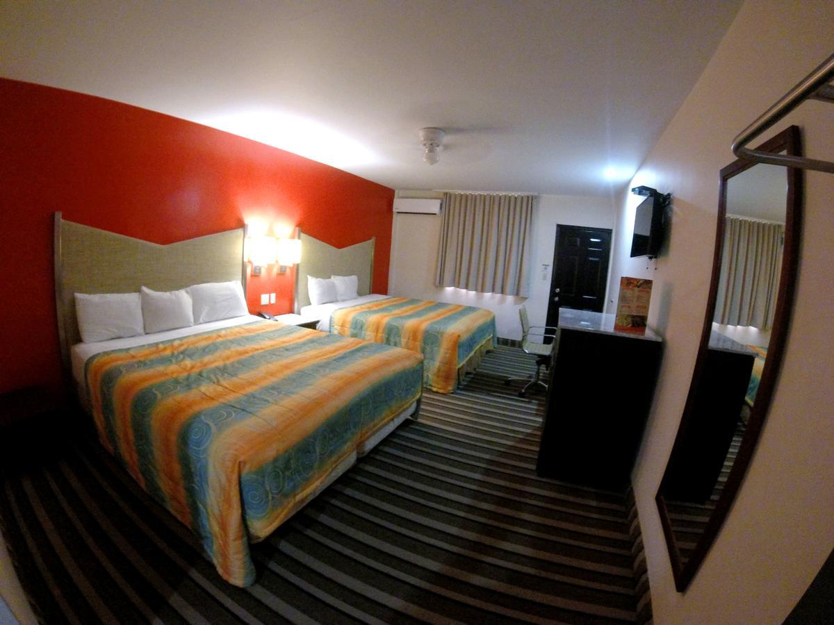 Las Torres Hotel Mexicali Esterno foto