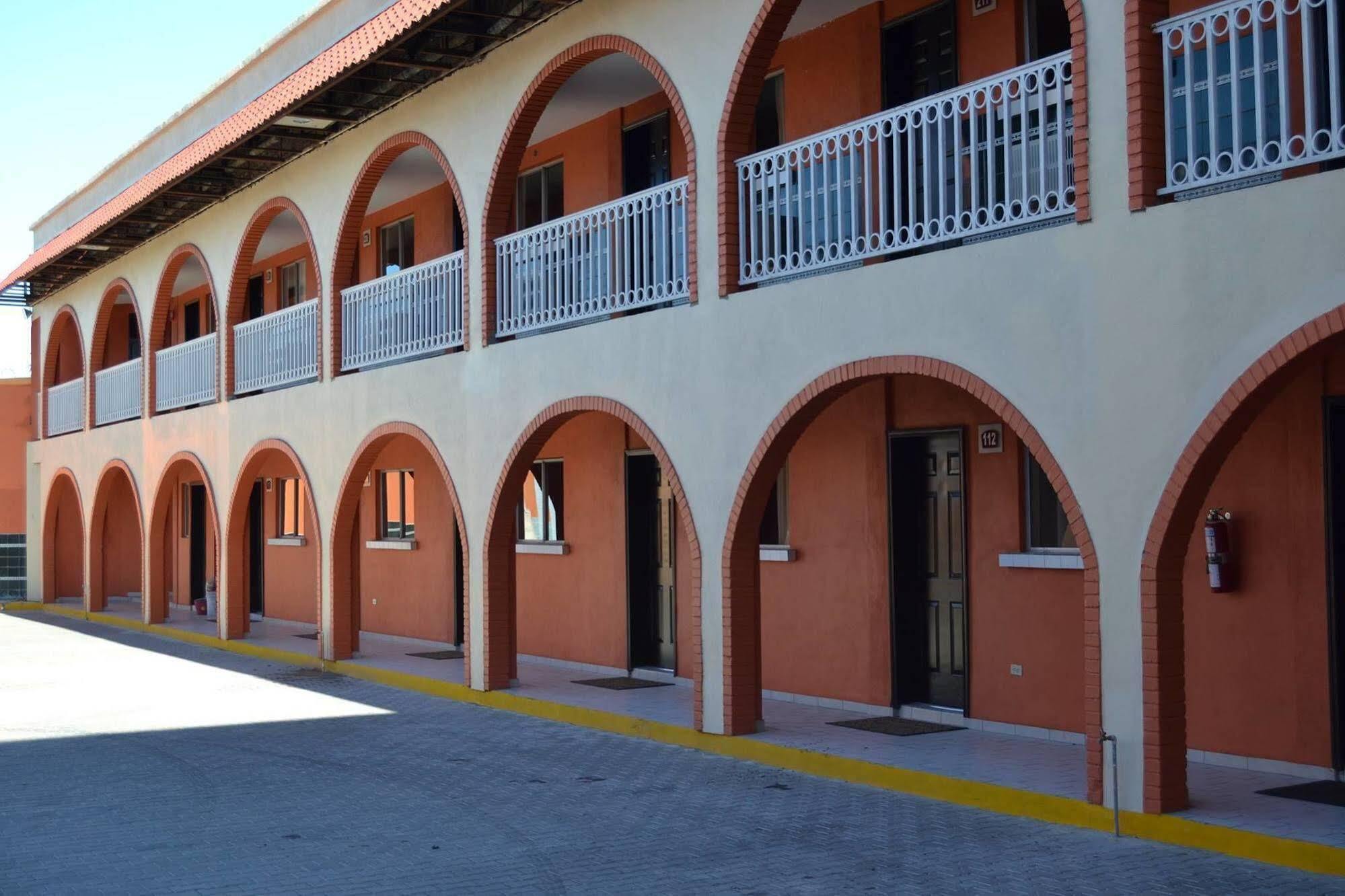 Las Torres Hotel Mexicali Esterno foto