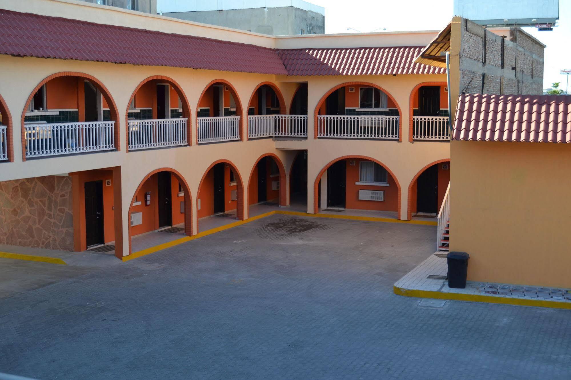Las Torres Hotel Mexicali Esterno foto